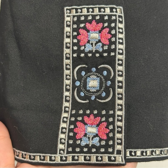 Sigrid Olsen Sport size 12P black ankle pants with embroidered detail - Picture 13 of 13